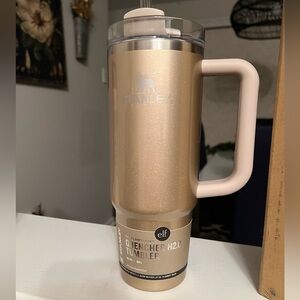 NEW Stanley Elf collab tumbler 30oz